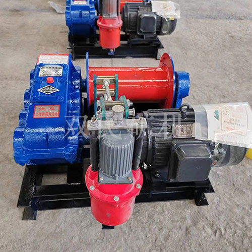 卷?yè)P(yáng)機(jī)，也叫絞車